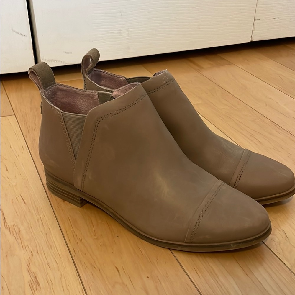 Women’s Tan Ankle Boots Toms 8